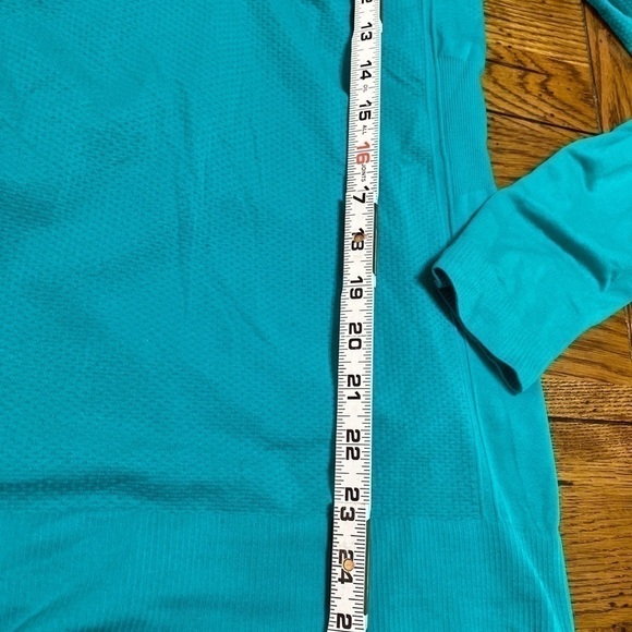 𝅺lucy Medium 1/4 Zip Knit Pullover Teal Running shirt. - Picture 5 of 9